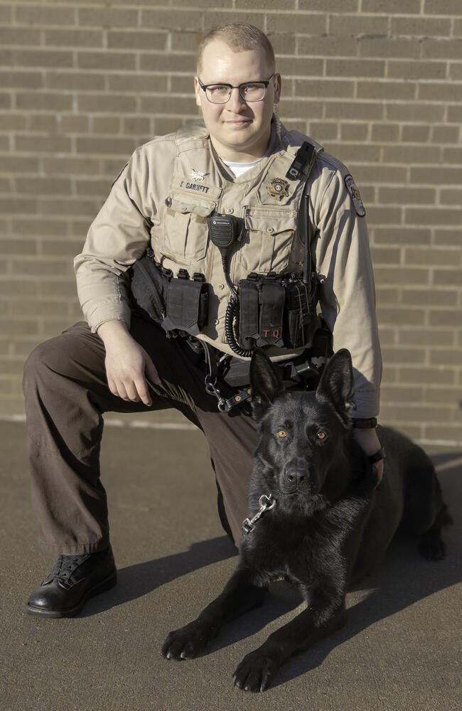 k9 with his handler 